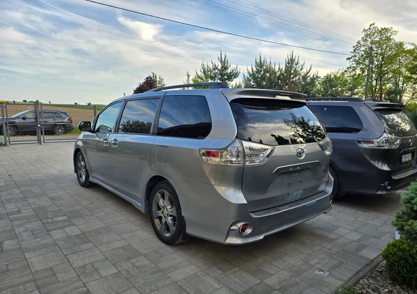 Toyota Sienna cena 90000 przebieg: 187700, rok produkcji 2016 z Zabłudów małe 106